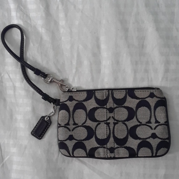 Coach Handbags - Coach wristlet